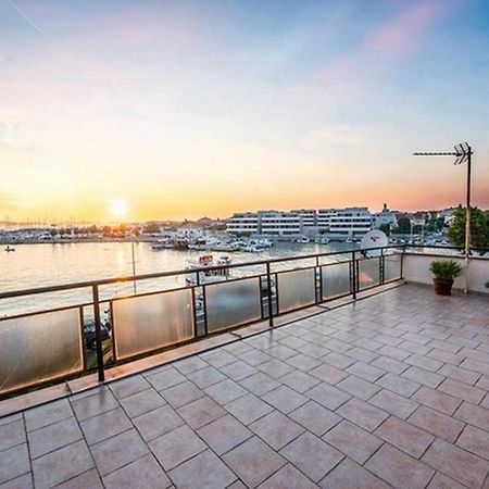 Amazing Seaview Apartment With A Balcony Near The Beach - Kneza Trpimira I 扎达尔 外观 照片