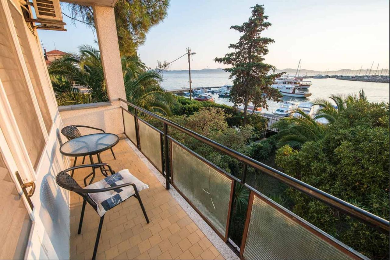 Amazing Seaview Apartment With A Balcony Near The Beach - Kneza Trpimira I 扎达尔 外观 照片