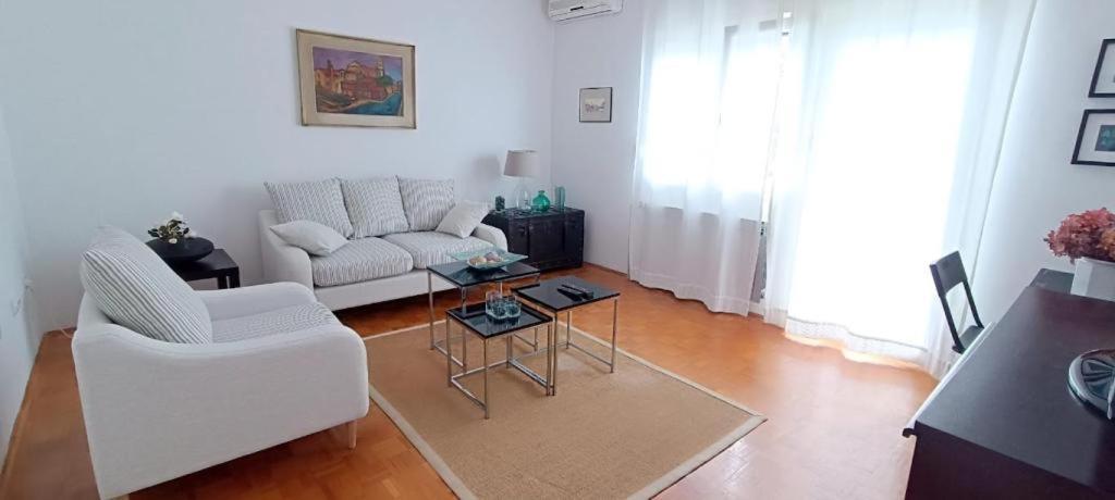 Amazing Seaview Apartment With A Balcony Near The Beach - Kneza Trpimira I 扎达尔 外观 照片