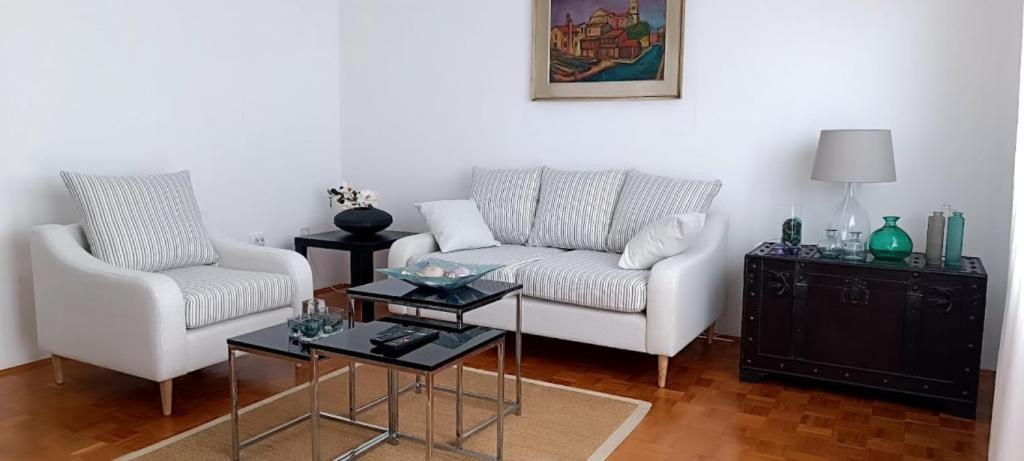 Amazing Seaview Apartment With A Balcony Near The Beach - Kneza Trpimira I 扎达尔 外观 照片