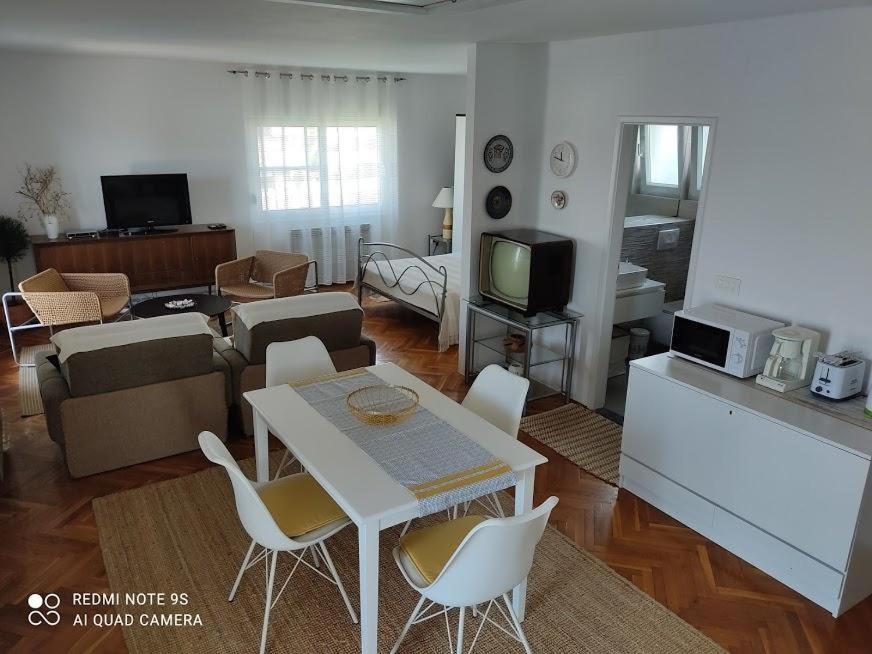 Amazing Seaview Apartment With A Balcony Near The Beach - Kneza Trpimira I 扎达尔 外观 照片