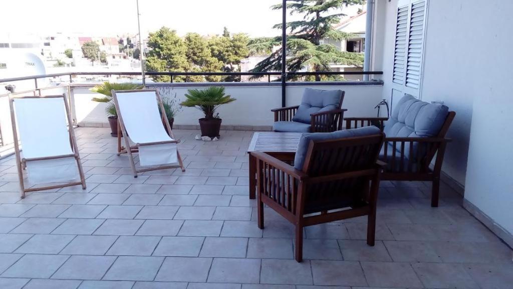 Amazing Seaview Apartment With A Balcony Near The Beach - Kneza Trpimira I 扎达尔 外观 照片