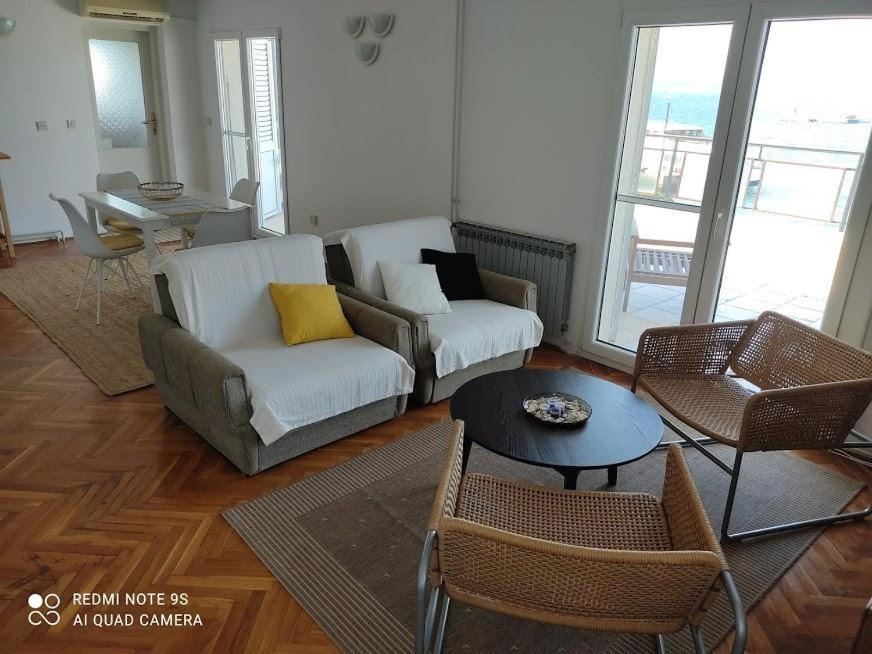 Amazing Seaview Apartment With A Balcony Near The Beach - Kneza Trpimira I 扎达尔 外观 照片