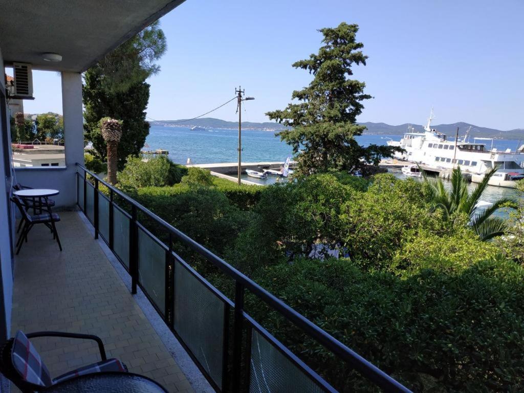 Amazing Seaview Apartment With A Balcony Near The Beach - Kneza Trpimira I 扎达尔 外观 照片