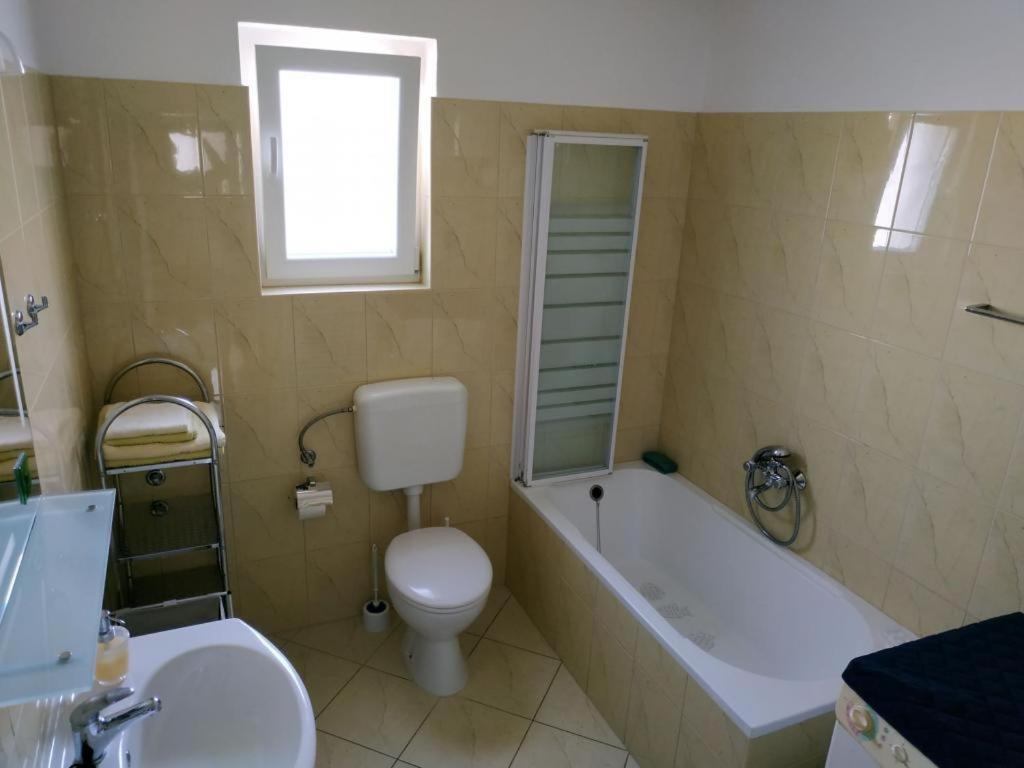 Amazing Seaview Apartment With A Balcony Near The Beach - Kneza Trpimira I 扎达尔 外观 照片