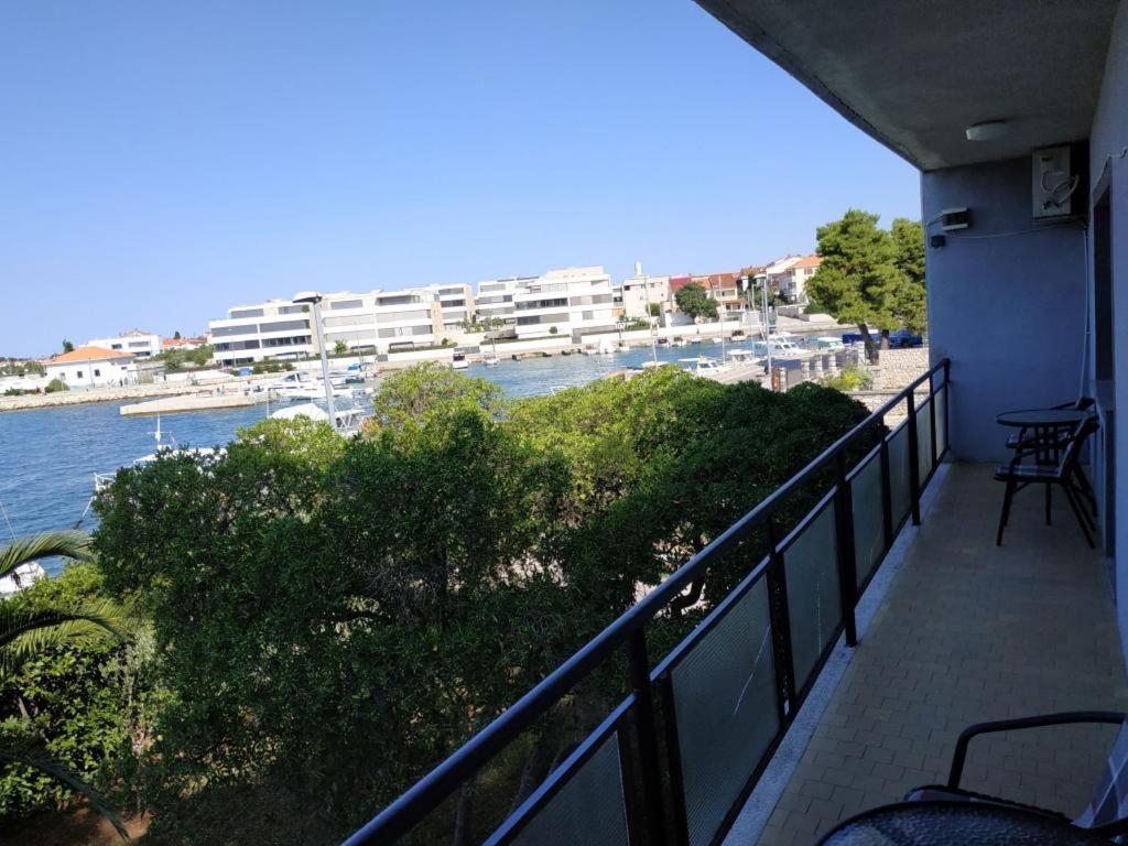 Amazing Seaview Apartment With A Balcony Near The Beach - Kneza Trpimira I 扎达尔 外观 照片