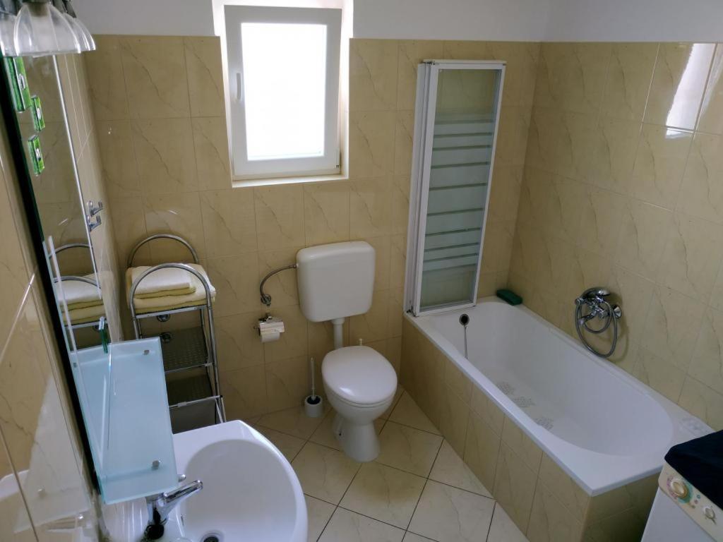 Amazing Seaview Apartment With A Balcony Near The Beach - Kneza Trpimira I 扎达尔 外观 照片
